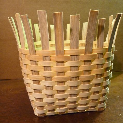 Weaving the Sides Tutorial Reed Basket Weaving Patterns Free, Corn Husk Weaving Baskets, Plaited Basketry, Basket Weaving With Vines, Weaving Bamboo Basket, Bee Hive Craft, Twig Furniture, Basket Weaving Diy, Newspaper Basket