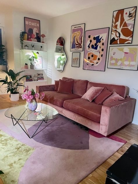 Mauve Couch, Pink Sofa Living Room, Pink Living Room Decor, Tower Apartment, Head Over Heels In Love, Cosy Interior, Pink Sofa, Pink Living Room, Salon Interior Design