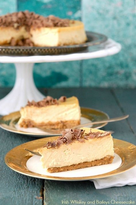 The Best Irish Whiskey and Baileys Cheesecake. So silky and creamy you won't want to serve this just for St. Patrick's Day. Tips for making the best cheesecake too! Whiskey Cheesecake, Cheesecake Tips, Irish Dessert Recipes, Baileys Cheesecake, Irish Desserts, Coffee Cheesecake, Japanese Cheesecake, Boozy Desserts, Best Cheesecake