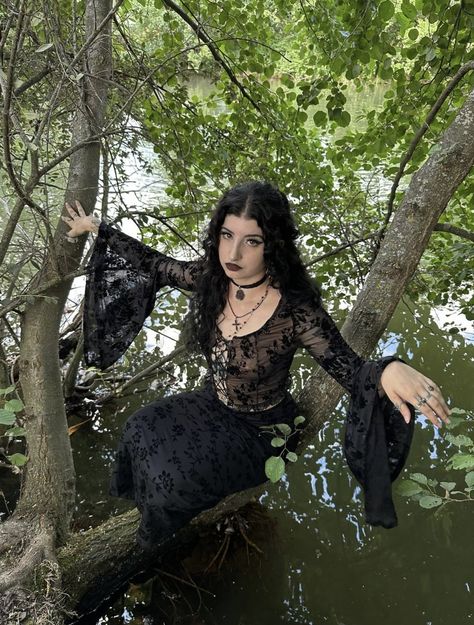 Witchy Cottage Core Aesthetic Outfit, Gothic 50s Fashion, Dark Cabaret Fashion, Witch Photoshoot Outfit, Dark Moody Outfits, Gothic Autumn Outfit, Fall Gothic Outfits, Whimsigoth Photoshoot, Ethereal Goth Outfit