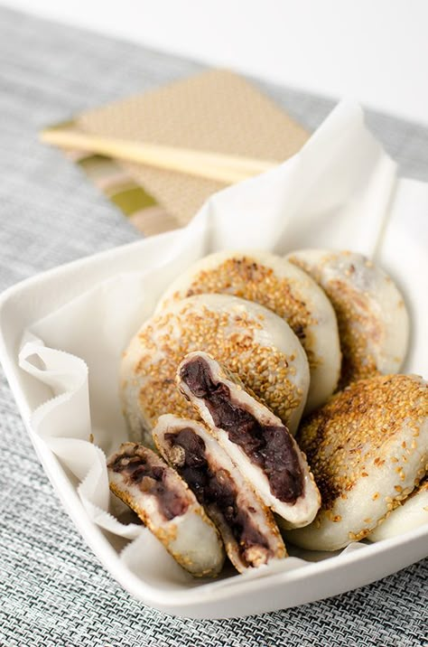 Sticky Rice Cake with Red Bean Paste Recipe with step-by-step pictures and video - Sweet and fresh. Crispy on the outside with a gooey texture inside. Sweet Rice Cake, Sticky Rice Cakes, Sticky Rice Cake, Rice Cake Recipes, Sweet Rice, Bean Cakes, Red Bean Paste, Chinese Dessert, Red Bean