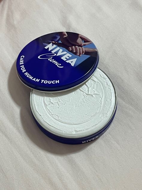 Nivea Cream For Face, Ikea Alien, Nivea Products, Honey Cream, Skincare Items, Face Tools, Beautiful Skin Care, Strawberry Blonde Hair, Pretty Skin Care