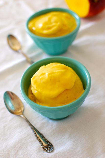 Two Ingredient Mango Soft Serve - http://eating-made-easy.com/2014/07/05/mango-ice-cream/ Soft Serve Recipe For Machine, Dairy Queen Soft Serve Recipe, Sugar Free Soft Serve Ice Cream, Soft Serve Recipe, Soft Desserts, Frozen Yogurt Soft Serve, Ice Cream Soft Serve, Vanilla Soft Serve, Mango Yogurt