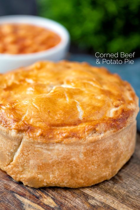 Beef And Potato Pie, Corned Beef Pie, Beef Pie Recipe, Food Nostalgia, Meat Pie Recipe, Healthy Sweet Potato, British Cooking, British Recipes, Sweet Potato Bread