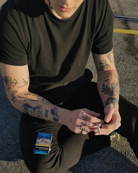 Draingang Aesthetic White, Draingang Aesthetic, Fake Tumblr, Black Widow Aesthetic, Tatuagem Masculina Pequena, Gangsta Style, Boy Tattoos, Japan Aesthetic, Aesthetic Boy