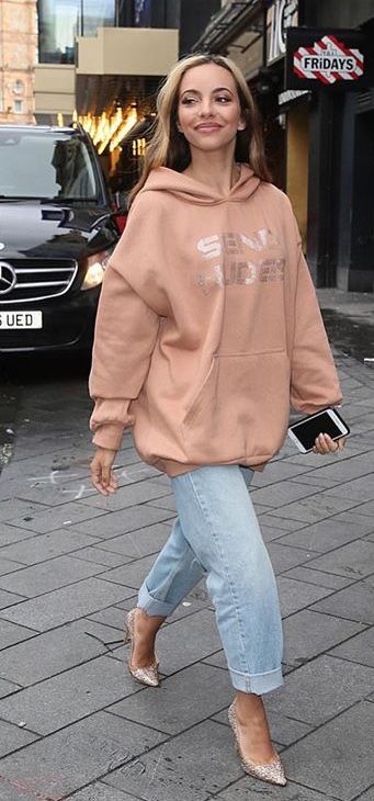 Cute Hoodie Outfit, Oversized Hoodie Outfit, Hoodie Outfit Casual, Oversized Outfits, Jade Amelia Thirlwall, Oversize Outfit, Versatile Sneakers, Hoodie Outfits, Blue Mom Jeans