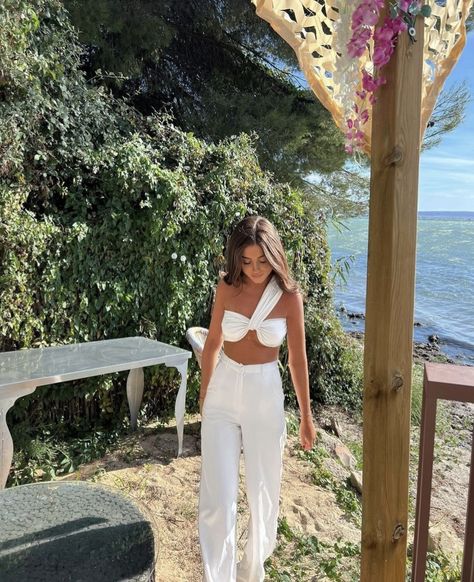 Villa Outfit Ideas, Beach Trousers Outfit, Total White Outfit, Europe Outfits Summer, Cancun Outfits, Girls Holiday Outfit, Thailand Outfit, Cosy Outfit, Beachy Outfits