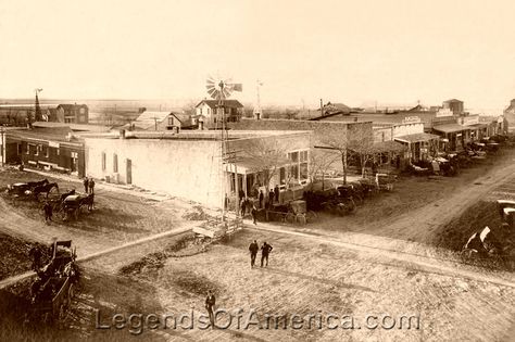 Dodge City Kansas, Enid Oklahoma, Boot Hill, Dodge City, Ohio History, American Frontier, Time Pictures, Historical Women, Oregon Trail