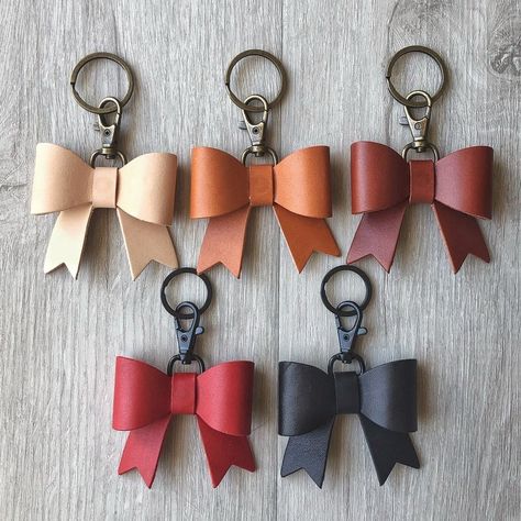 Gifts Sister, Bow Keychain, Gifts For Daughter, Sister In Law Gifts, Hand Painted Gourds, Leather Lanyard, Gift Sister, Mother In Law Gifts, Handmade Hair Bows