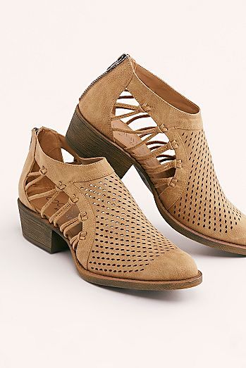 Vegan Lilah Boot Oxford Shoes Outfit, Trending Womens Shoes, Shoe Wardrobe, Funky Shoes, How To Make Shoes, Pretty Shoes, Shoes Booties, Suede Ankle Boots, Stylish Shoes