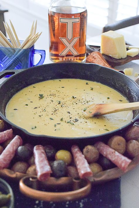 Whiskey Cheese, Tx Whiskey, Cheddar Fondue, Cheese Fondue Recipe, Whiskey Party, Irish Cheddar, Fondue Recipes Cheese, Fondue Recipe, Whiskey Recipes