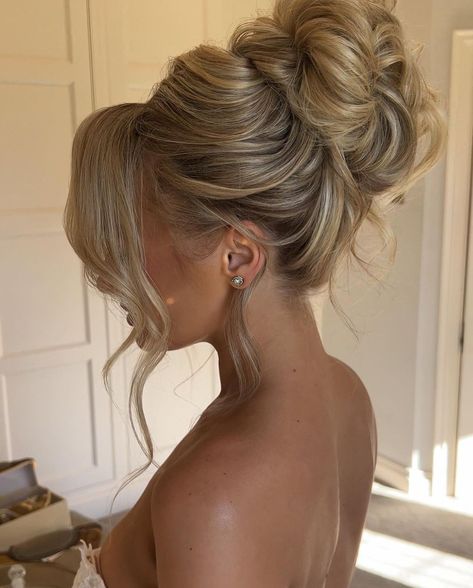 Bun Prom Hairstyles, Bridesmaid Hair Inspo, Loose Bun, High Bun Hairstyles, Prom Hair Updo, Wedding Hair Up, Guest Hair, Bridesmaid Hair Makeup, Bridal Hair Inspiration