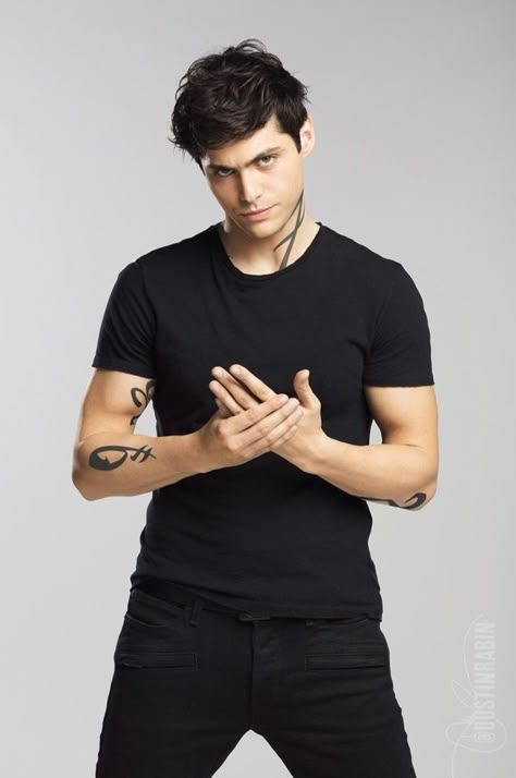 Alec Shadowhunters, Crush Movie, Colin Donnell, Kermit Funny, Fashion Models Men, Shadowhunters Malec, Matthew Daddario, Alec Lightwood, Cute Love Quotes For Him