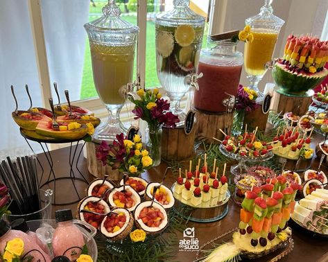 Estação natural de sucos e frutas , aquela mesa saudável e com uma beleza única 🌸🍉✨ #mesadefrutas #sucos #estacaonatural #frutas #fruit #fruits #juice #eventos #aniversário Fruits Juice, 25th Birthday, May 7, Party Decor, Party Decorations, Cafe, Snacks, On Instagram