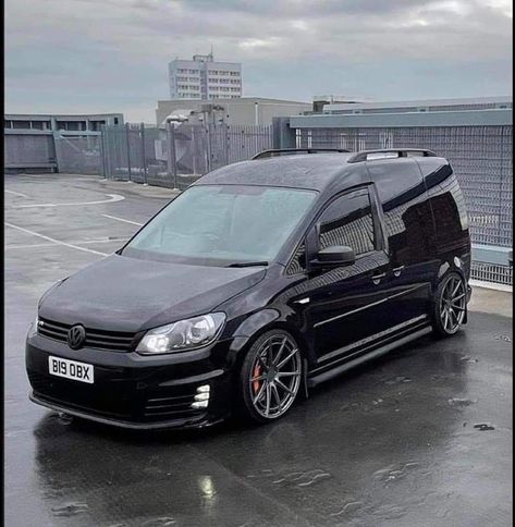 Vw Caddy Maxi Life, Vw Caddy Tuning, Vw Caddy Maxi, Vw Modified, Mercedes Benz Vans, Caddy Van, Work Van, Caddy Maxi, Van Storage