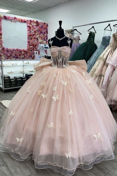 Butterfly Quince Dress, Butterfly Quinceanera Dress, Light Pink Quinceanera Dresses, Rose Gold Quinceanera Dresses, Gaun Abad Pertengahan, Quinceanera Pink, Quinceanera Dresses Gold, Quinceanera Themes Dresses, Pink Quince