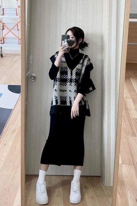 Rok Outfit, Japan Outfit, Korean Casual Outfits, Casual Day Outfits, Modest Fashion Outfits, 가을 패션, Korean Outfits, Looks Style, Casual Style Outfits