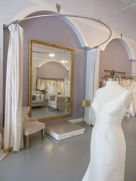 Bridal Shop Interior, Bridal Shop Decor, Bridal Suite Decor, Bridal Shop Ideas, Bridal Room Decor, Bridal Boutique Interior, Classic Wedding Dresses, Showroom Inspiration, Bridal Showroom