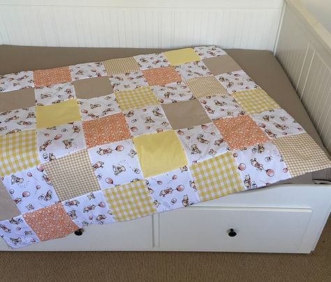 Winnie the Pooh Patchwork Baby Blanket Baby Shower Neutral - Etsy Winnie The Pooh Baby Quilt, Winnie The Pooh Bedding, Baby Shower Neutral, Patchwork Baby Blanket, Baby Gifts To Make, Diy Baby Blanket, Winnie The Pooh Nursery, Patchwork Baby, Patchwork Blanket