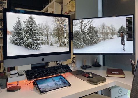 Mac Desk, Imac Setup, 3d Animator, Home Office Set Up, Work Essentials, Ikea Cabinets, Work Station Desk, Computer Setup, Workspace Design