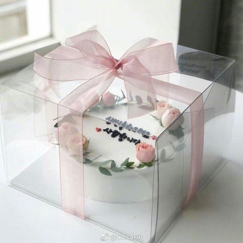 Mini Birthday Cakes For Women, Cake Gift Box Ideas, Modern Birthday Cakes, 21st Birthday Girl, Diy Bouquet Wrap, Cake Decorating Icing, Elegant Birthday Cakes, Dessert Packaging, Mini Tortillas