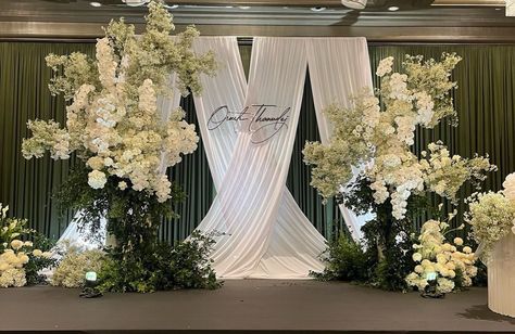 Background Pelaminan, Wedding Drapery Backdrop, Photobooth Background, Wedding Drapery, Pastel Wedding Theme, Wedding Draping, Desain Pantry, Wedding Entrance Decor, Wedding Stage Design