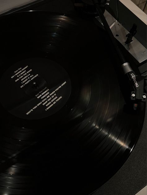 Arctic Monkeys Vinyl, Cd Aesthetic, Arctic Monkeys, Neutral Color, Black Aesthetic, My Vibe, Monkeys, Music Record, Neutral Colors