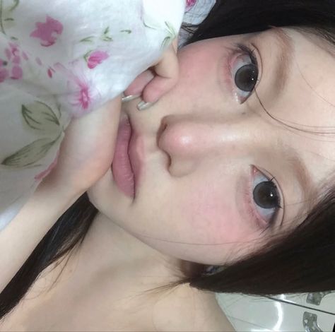 New Jean Makeup, Natural Ulzzang Makeup, Cutie Tattoo Simple, Igari Makeup Aesthetic, Igari Make Up Tutorial, Ballet Core Makeup, Igari Makeup Look, Japanese Igari Makeup, Dear Peachie Makeup