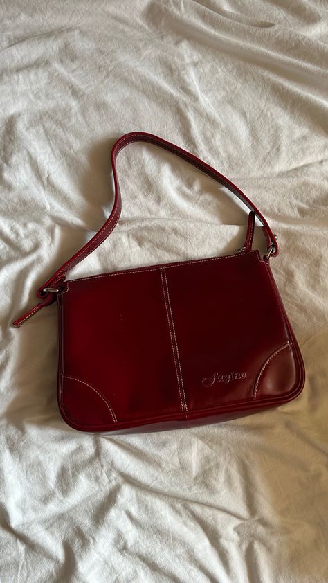 wine red bag vintage bag thrifted bag Fall Cherry Red, Dark Red Fall Outfits, Cherry Red Autumn Outfits, Wine Red Accessories, Cherry Red Shoulder Bag, Red Leather Handbag, Cherry Red Accessories, Dark Red Bag Outfit, Red Vintage Bag