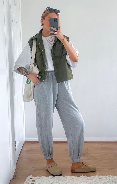 Birkenstock Clog Outfit, Birkenstock Clogs Outfit, Clog Outfit, Clogs Outfits, Birkenstock Clogs, Birkenstock Outfit, Clogs Outfit, Estilo Indie, Earthy Outfits