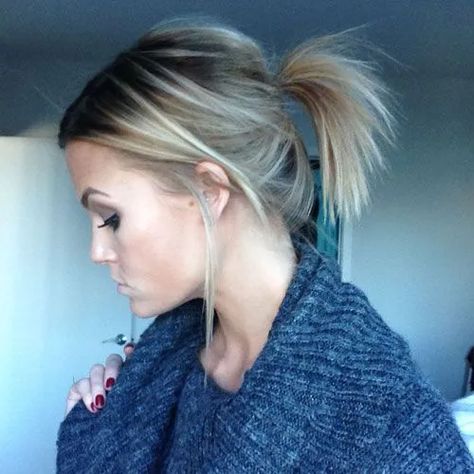 30 Trendy Messy Ponytail Ideas - Inspired Beauty Ponytail Hairstyles For Short Hair, Short Ponytails, Short Curly Weave Hairstyles, Messy Ponytail Hairstyles, Ponytail Messy, Bangs Haircut, Tail Hairstyle, Short Hair Ponytail, Short Ponytail