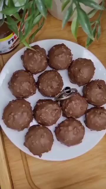 wdk.takl | Spotlight on Snapchat Gooey Bars, Chocolate Dishes, Chocolate Recipes Homemade, Sweet Dishes Recipes, Quick Recipes Snacks, Japanese Ramen, Easy Baking Recipes Desserts, Yummy Comfort Food, Sweet Snacks Recipes