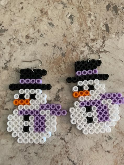 #perlerbeads #dyi #christmas #snowman #earrings Christmas Melting Beads, Small Perler Beads Ideas Christmas, Perler Bead Snowman, Snowman Perler Bead Patterns, Peler Beads Christmas, Peler Bead Idea, Christmas Perler Bead Earrings, Christmas Perler Bead Ideas, Cute Crafts To Sell