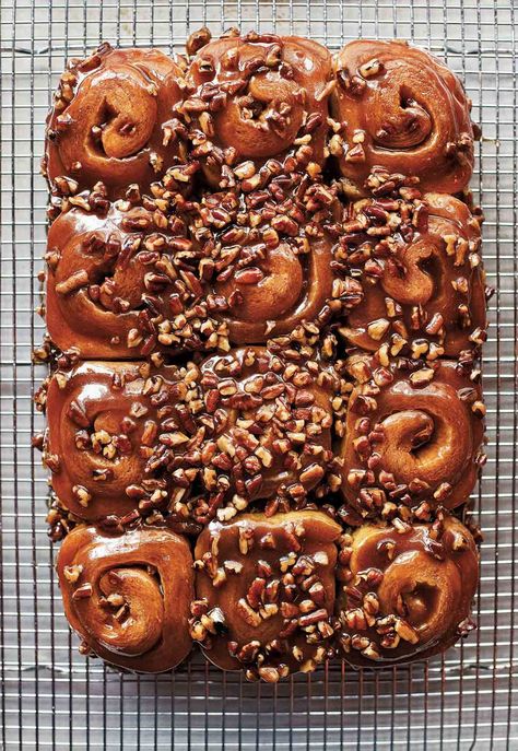 Schnecken | Pecan Cinnamon Buns Recipe | Leite's Culinaria Sugared Pecans, Molten Chocolate, Sticky Buns, Christmas Brunch, Christmas Breakfast, Cinnamon Buns, Plastic Wrap, Cinnamon Rolls, Brunch Recipes