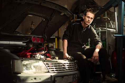 "American Muscle" by Ilya Nodia #fstoppers #Portrait #mechanic #car #businessportrait #selfmade #sonyphotorussia #nodiastories #man #advertisingphotography Mechanic Photoshoot Men, Car Mechanic Photography, Mechanic Photography, Car Mechanic Aesthetic, Mechanic Photoshoot, Mechanics Photography, Mechanics Aesthetic, Mechanic Man, Diesel Mechanics