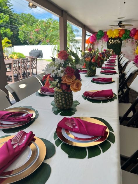 Kickback Decorations Party Ideas, Havana Dinner Party, Tropical Theme Dinner Party, Tropical Party Table Setting, Island Theme Table Decorations, Luau Theme Table Decorations, Hawaiian Themed Table Decor, Party In Small Backyard, 40th Birthday Tropical Theme