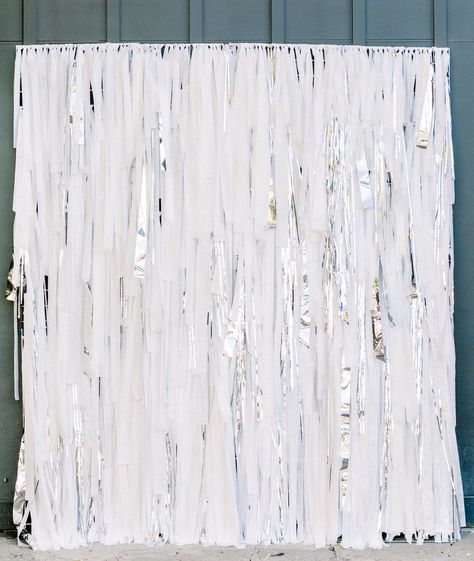 WHITE FRINGE BACKDROP White Tassel Backdrop, White Bachelorette Backdrop, Simple Fringe Backdrop, White Tinsel Backdrop, White Party Photo Backdrop, Gender Reveal Fringe Backdrop, Cloud 9 Photo Backdrop, Black And White Fringe Backdrop, All White Backdrop Ideas