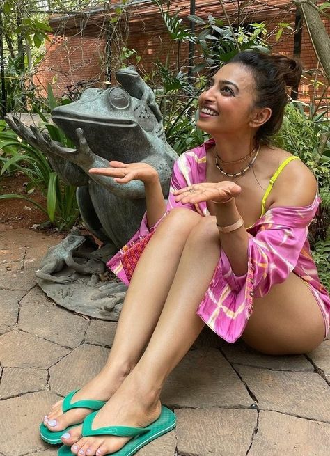 Radhika Apte, Bollywood Celebrities, Beautiful Smile, Actresses, Actors, On Twitter, Celebrities, Twitter