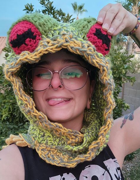 Pokemon Beanie Crochet, Crochet Snowboard Hood, Crochet Punk Clothes, Crochet Costume Ideas, Crochet Gift Ideas For Boys, Weird Crochet Projects, Cool Crochet Hats, Crochet Hooded Cowl Pattern Free, Loom Knitting Ideas