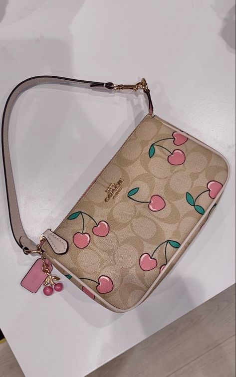 La Nina Fresa Aesthetic, Coach Valentine Bag, Coach Cherry Bag Charm, Cherry Coach Purse, Coach Cherry Collection, Coach Valentines Collection, Cherry Coach Bag, Coach Cherry Bag, Coach Pink Bag