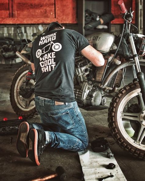 Mechanic Aesthetic Outfit Men, Workplace Photography, Get To Know The Artist, Moto Guzzi Cafe Racer, Biker Photoshoot, Cafe Racing, Bike Mechanics, Motorcycle Outfit, San Rafael