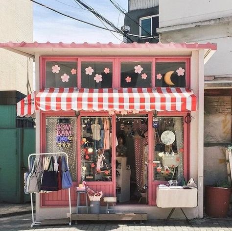 Japan 🌸 on Twitter: "Japan Storefronts… " Japanese Shop, Cute Store, Seoul Travel, Seni Vintage, Japan Store, Aesthetic Stores, 카페 인테리어 디자인, Japanese Store, Aesthetic Shop