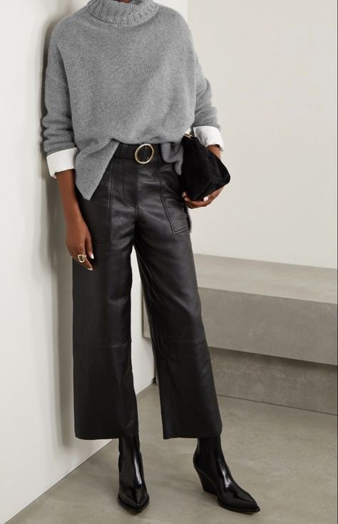 Culotte Outfit, Casual Chique Stijl, Leather Pants Outfit, Black Leather Pants, Mode Casual, Looks Street Style, Casual Chic Outfit, Leather Trousers, Looks Chic