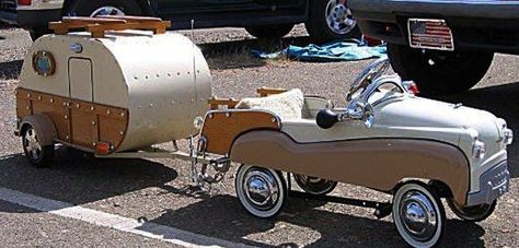 Vintage pedal car & matching camper. Pedal Tractor, Teardrop Camping, Vans Vintage, Vintage Pedal Cars, Micro Car, Vintage Friends, Kids Car, Pedal Car, Vintage Caravans