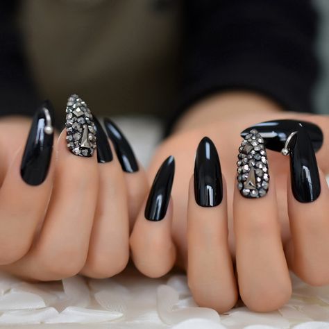 Long Black Stiletto Nails, Nails Strass, Rocker Nails, Nail Black, Black Almond Nails, Black Stiletto Nails, Long Stiletto Nails, Long Stiletto, Nail Art Tips