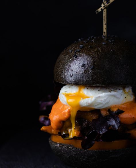 Orange Is The New Black Burger - Photo by © Reka Csulak Three Pod Studio Black Burger Bun Recipes, Black Burger, Unique Burgers, Catering Food Displays, Halloween Party Table, Beef Sauce, Burger Food, Better Than Takeout, Healthy Toddler Meals