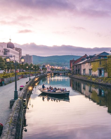 Hokkaido Travel, Otaru Japan, Otaru Hokkaido, Cobblestone Walkway, Japan Summer, Cake Fruit, Otaru, Gas Lights, Romantic City