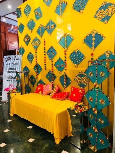 10 Ways You Can Decorate Your Home Yourself For Your Mehendi! Kite Decoration, Night Decoration, Haldi Ceremony Decorations, Mehendi Decor Ideas, Ganapati Decoration, Marriage Decoration, Desi Wedding Decor, Mehndi Decor, Beautiful Wedding Decorations