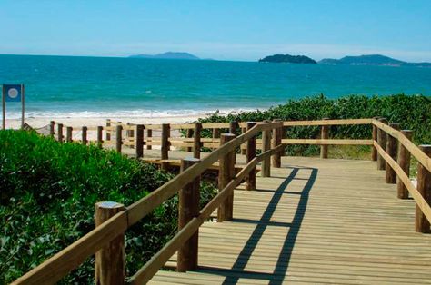 Caminho da praia em Jurerê Internacional! Beach Village, Urban Nature, Beach Hotels, Travel Goals, Wanderlust Travel, Beautiful Islands, Garden Bridge, Travel Around The World, Hotels And Resorts