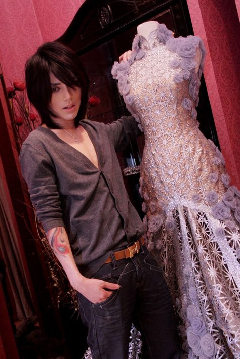 Tex Saverio Tex Saverio, Dazzling Dresses, Face Anime, Dazzling Dress, Handsome Asian Men, Japanese Boy, Fabulous Fashion, Modern Fashion, Asian Men